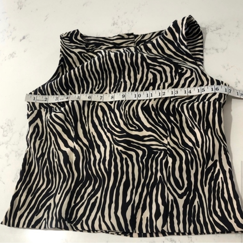 T & Company zebra sleeveless button on back blouse - Picture 8 of 13